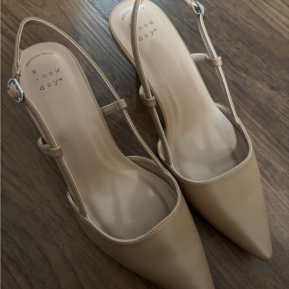 A New Day Women's Beige Pointed Heels